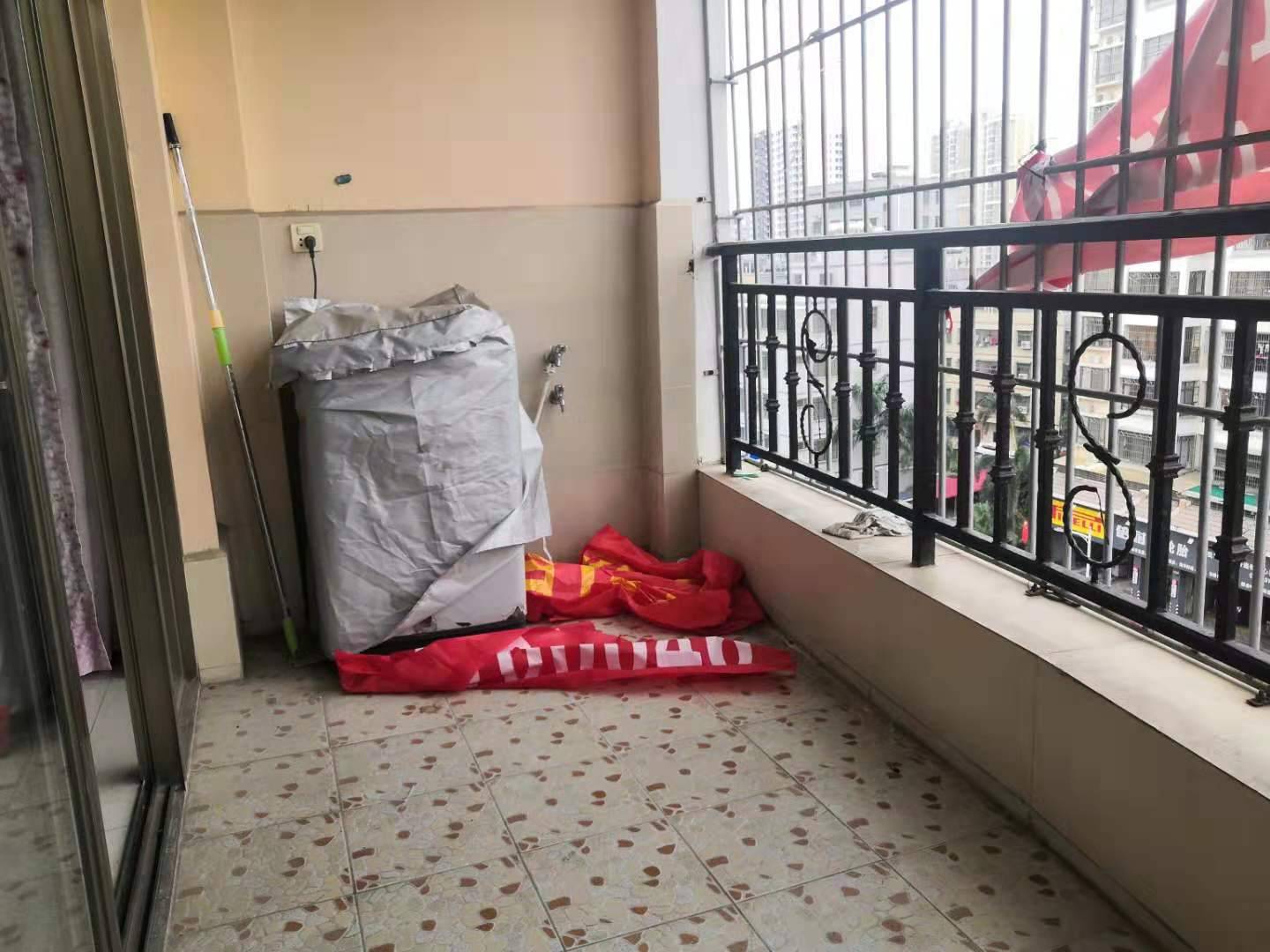 金外滩 3室 首付 65万 