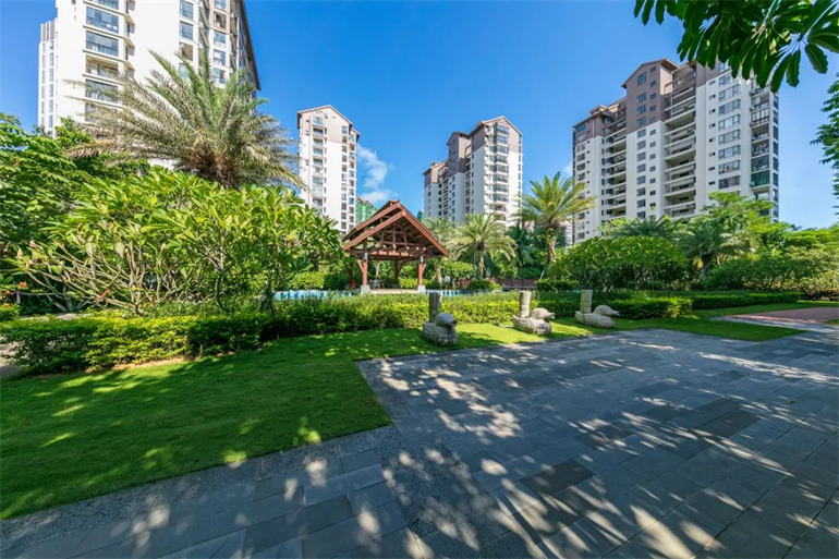 华亚世茂万宁花园主推住宅户型，建面约107-141㎡(图1)