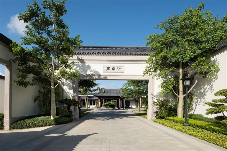陵水绿城蓝湾小镇主推汀兰苑组团，建面约105-152㎡(图1)