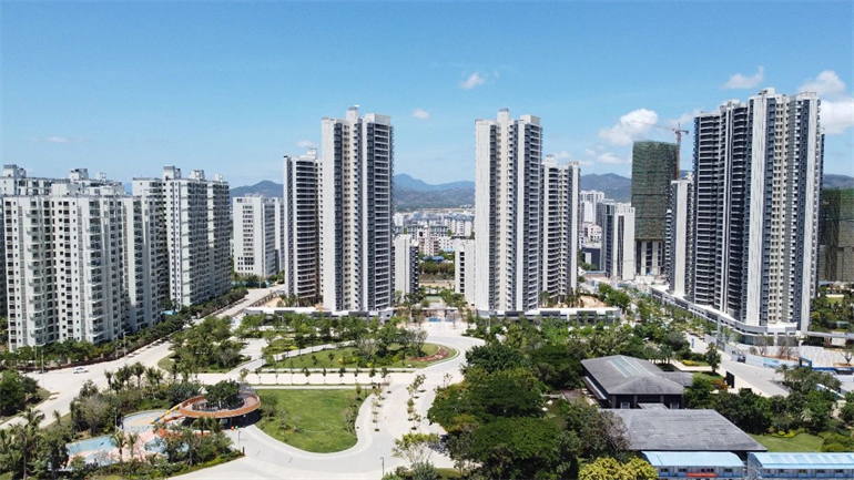 三亚保利崖州湾70年产权项目在售，建面108-130㎡(图1)