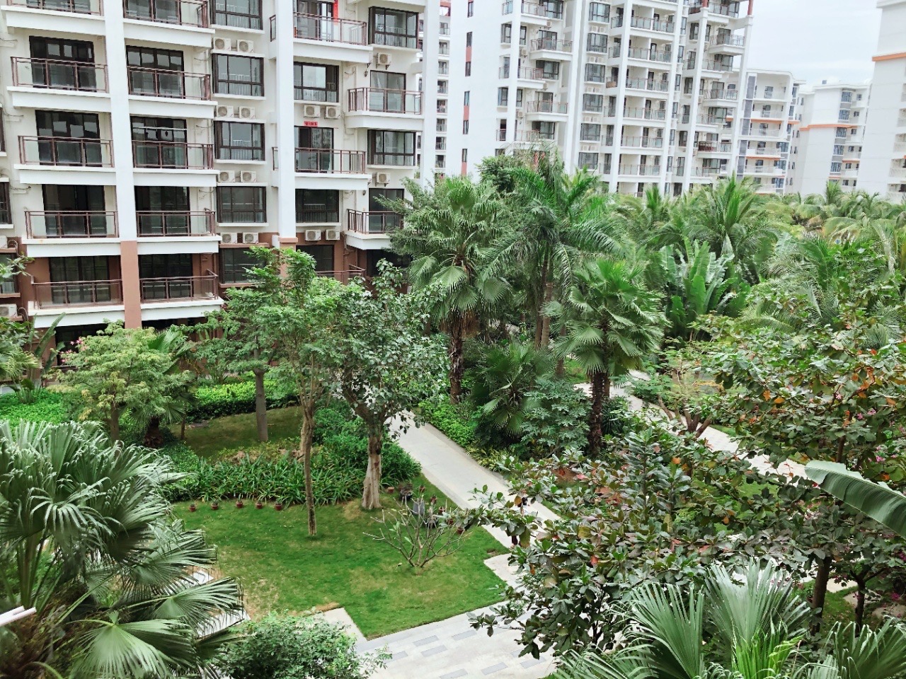 三亚凤凰苑房源在售，主力户型建面约33-70㎡(图1)