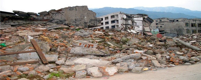 地震塌房.jpg